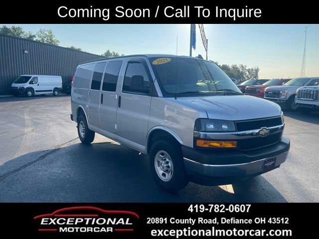 Used 2025 Chevrolet Express 3500 w/ Hotel Shuttle Package RWD image 9