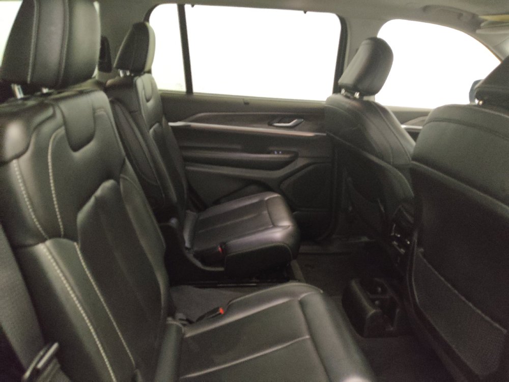 Used 2023 Jeep Grand Cherokee L Limited w/ Luxury Tech Group II AWD/4WD image 19