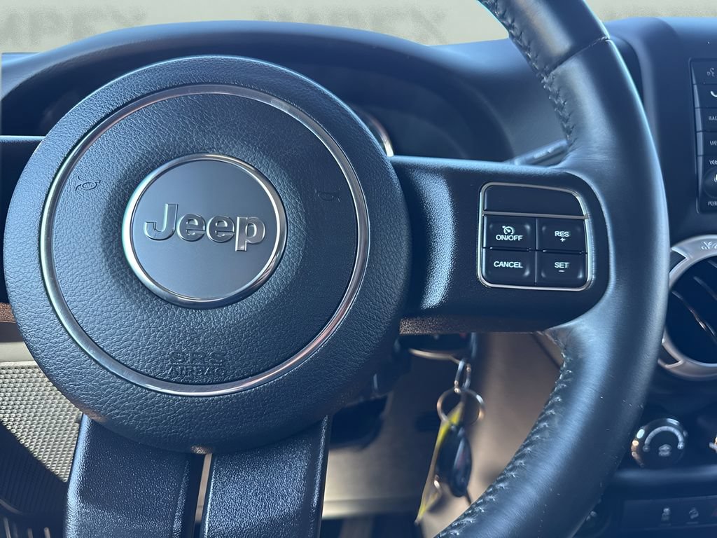 Used 2017 Jeep Wrangler Unlimited Sahara w/ Connectivity Group AWD/4WD image 16