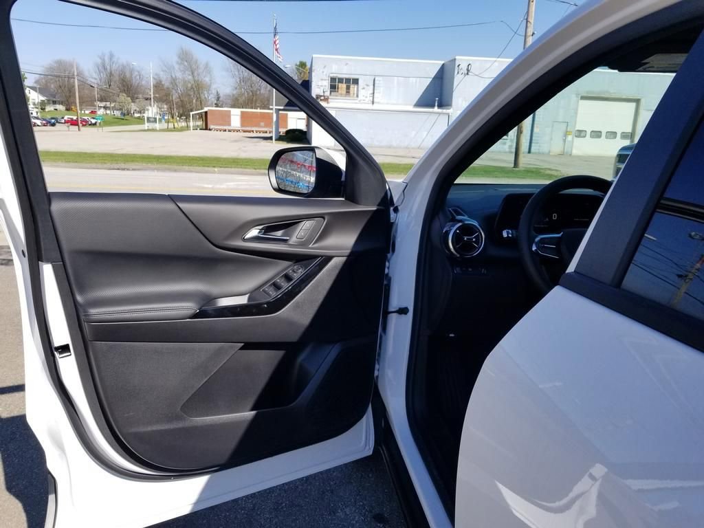 New 2026 Chevrolet Equinox LT w/ Safety and Technology Package FWD image 12