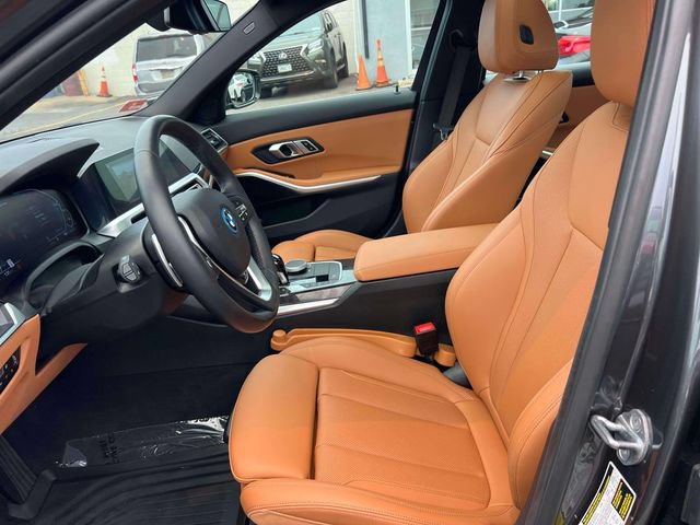 Used 2022 BMW 330e xDrive w/ Driving Assistance Package AWD/4WD image 21