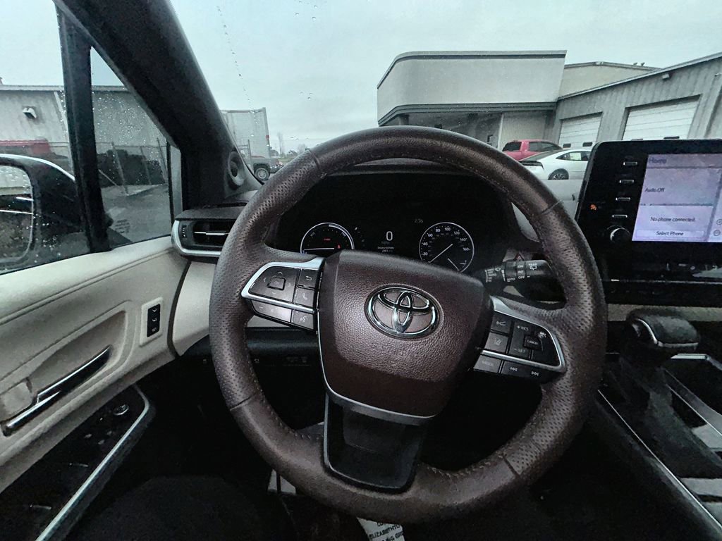 Used 2023 Toyota Sienna Platinum FWD image 20