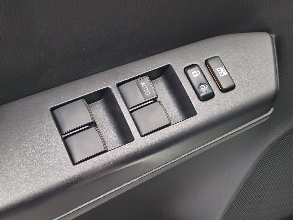 Used 2016 Toyota RAV4 LE FWD image 13