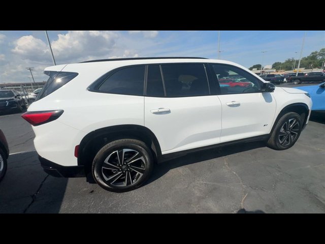 Certified 2025 Buick Enclave Sport Touring w/ Trailering Package, 5000 lbs. FWD image 9