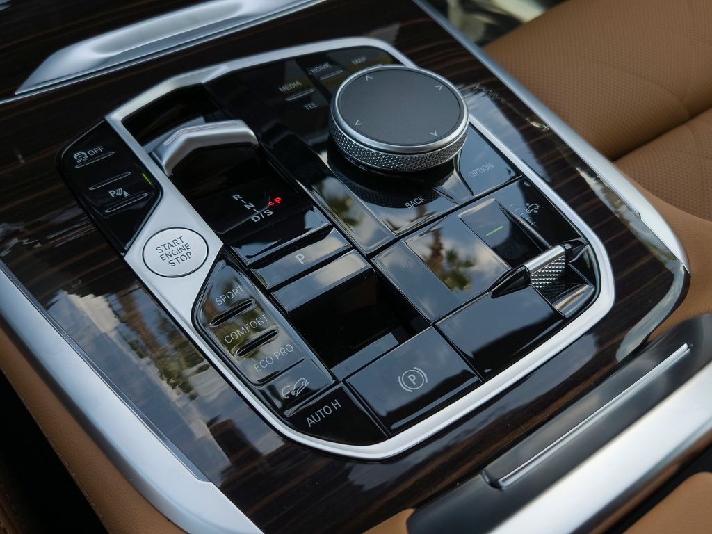 New 2027 BMW X7 xDrive40i w/ M Sport Package AWD/4WD image 8