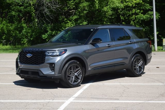 Used 2025 Ford Explorer ST-Line w/ ST-Line Street Pack AWD/4WD image 22