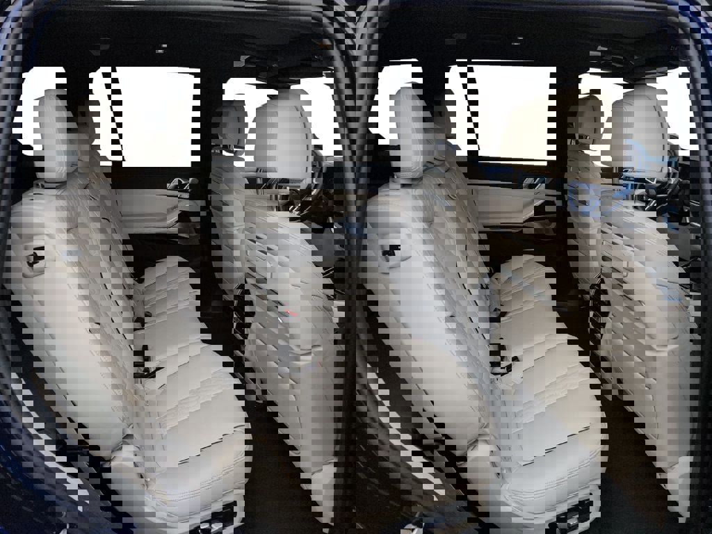 Used 2025 BMW X7 M60i image 25