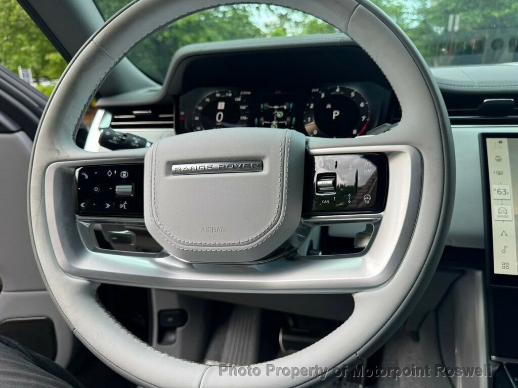 Used 2025 Land Rover Range Rover SV image 27