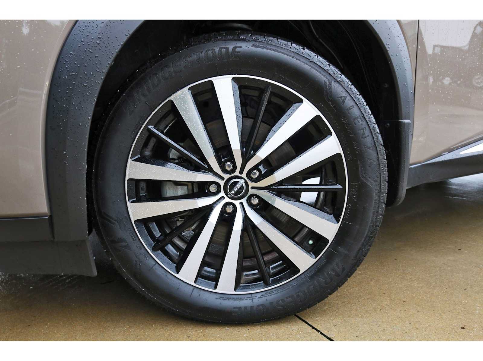 Used 2024 Nissan Pathfinder Platinum FWD image 31