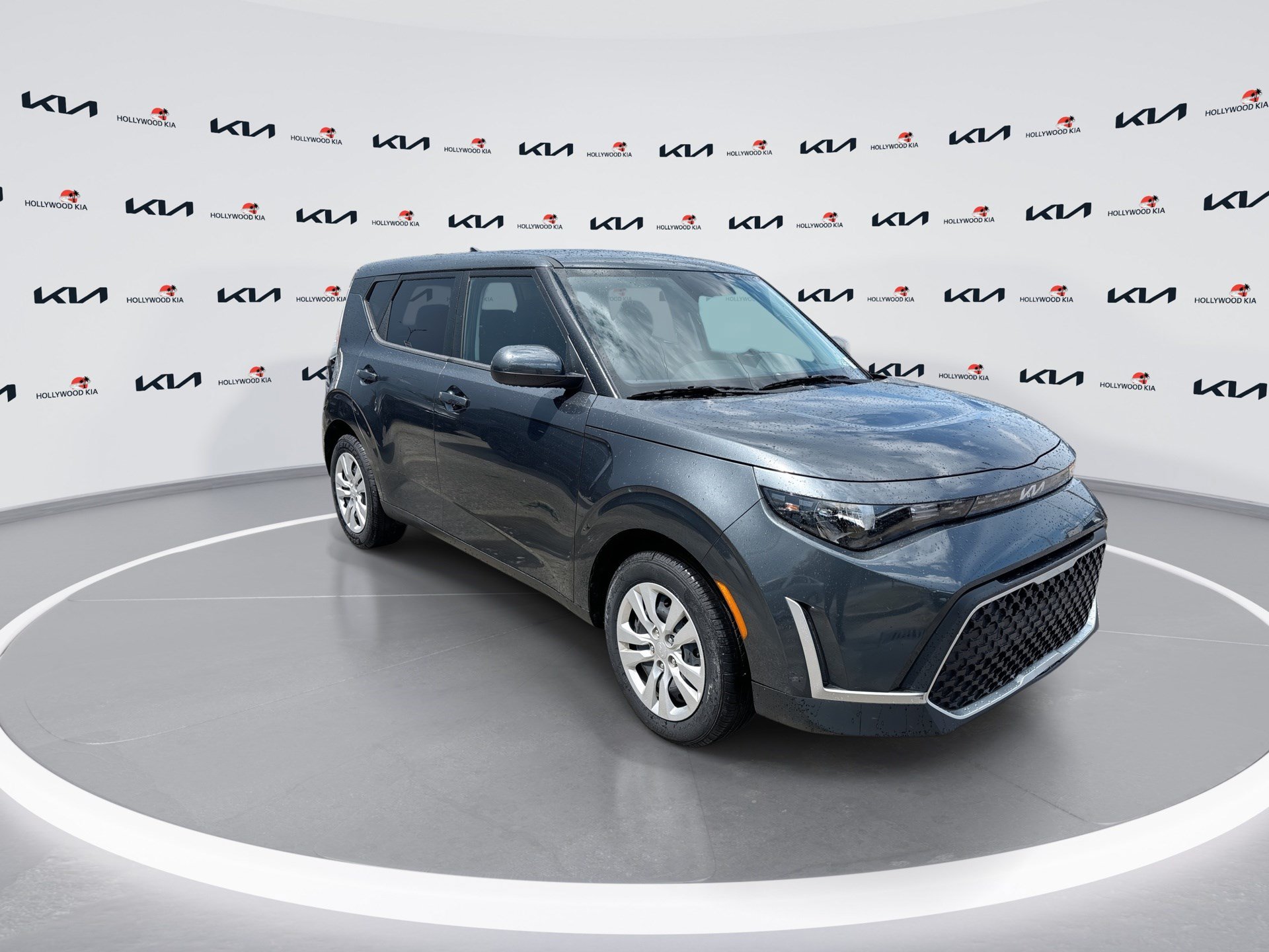 Used 2025 Kia Soul LX FWD image 2