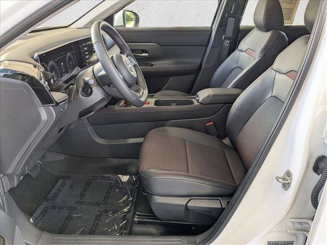 Used 2025 Nissan Kicks SR AWD/4WD image 15
