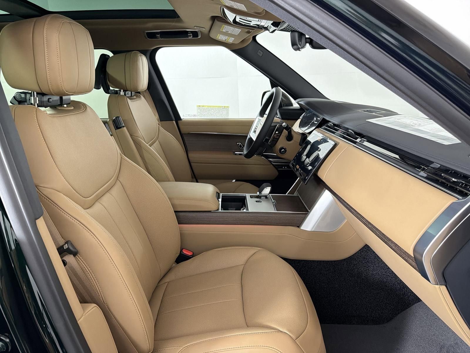 New 2026 Land Rover Range Rover SE image 32