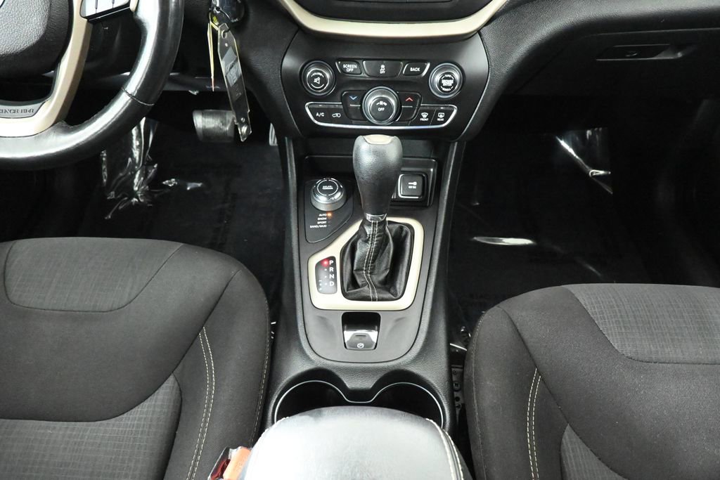 Used 2016 Jeep Cherokee Latitude w/ Cold Weather Group image 24