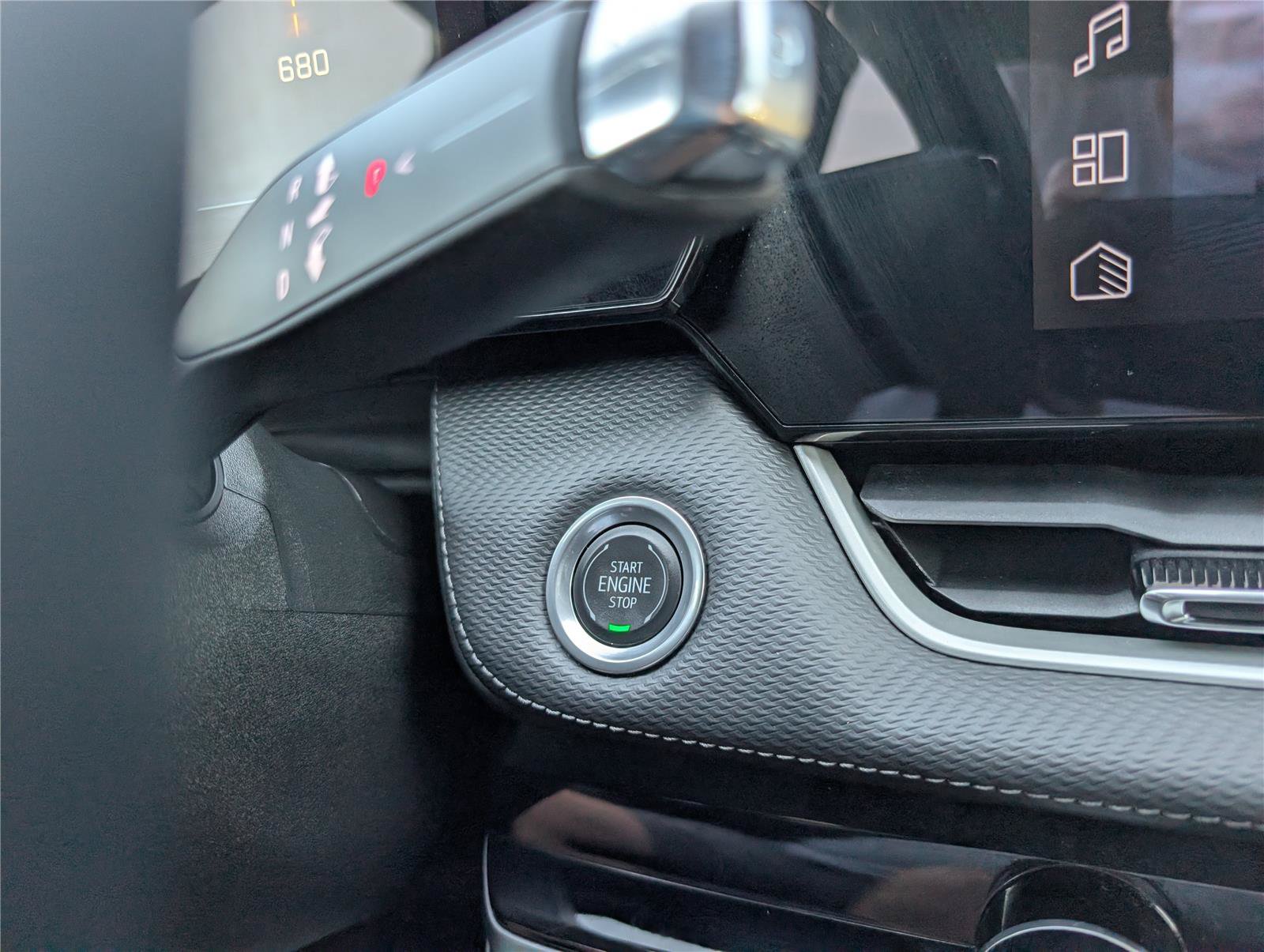 Used 2025 Chevrolet Equinox LT FWD image 24