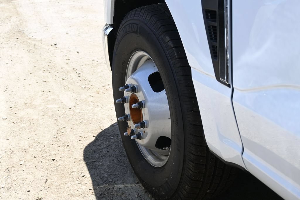 New 2026 Ford F350 XL w/ XL Chrome Package RWD image 10