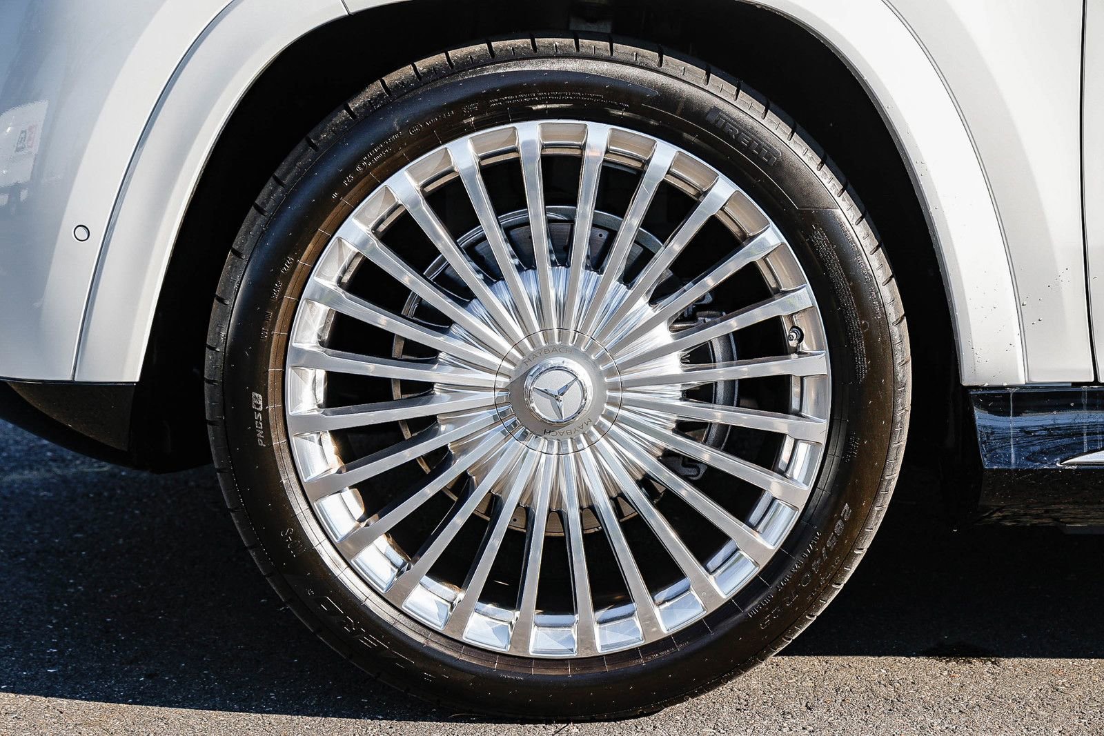 Certified 2025 Mercedes-Benz Maybach GLS 600 4MATIC image 9