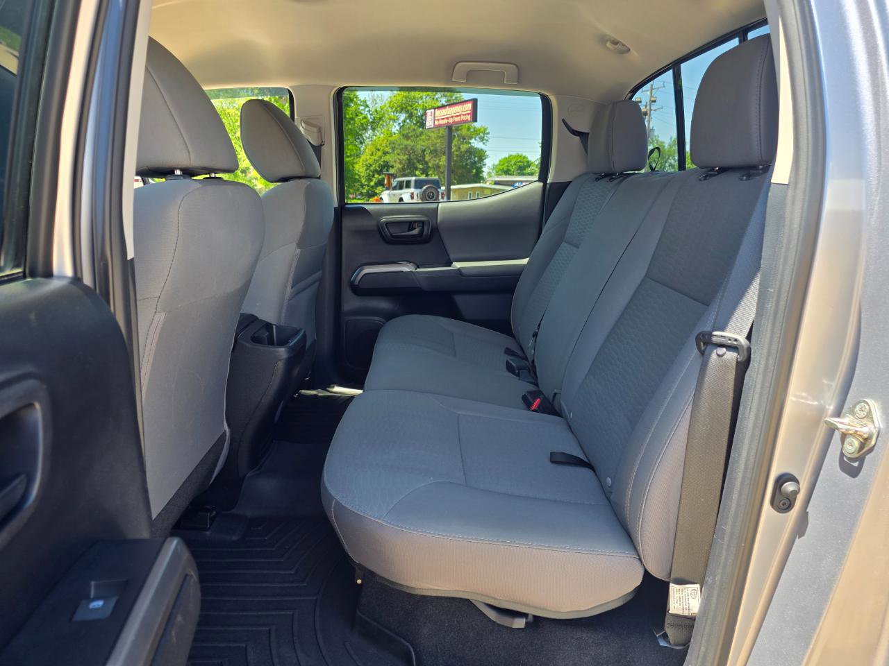 Used 2019 Toyota Tacoma SR5 AWD/4WD image 11