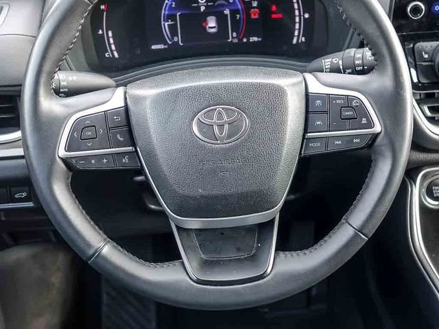 Used 2025 Toyota Grand Highlander AWD image 17