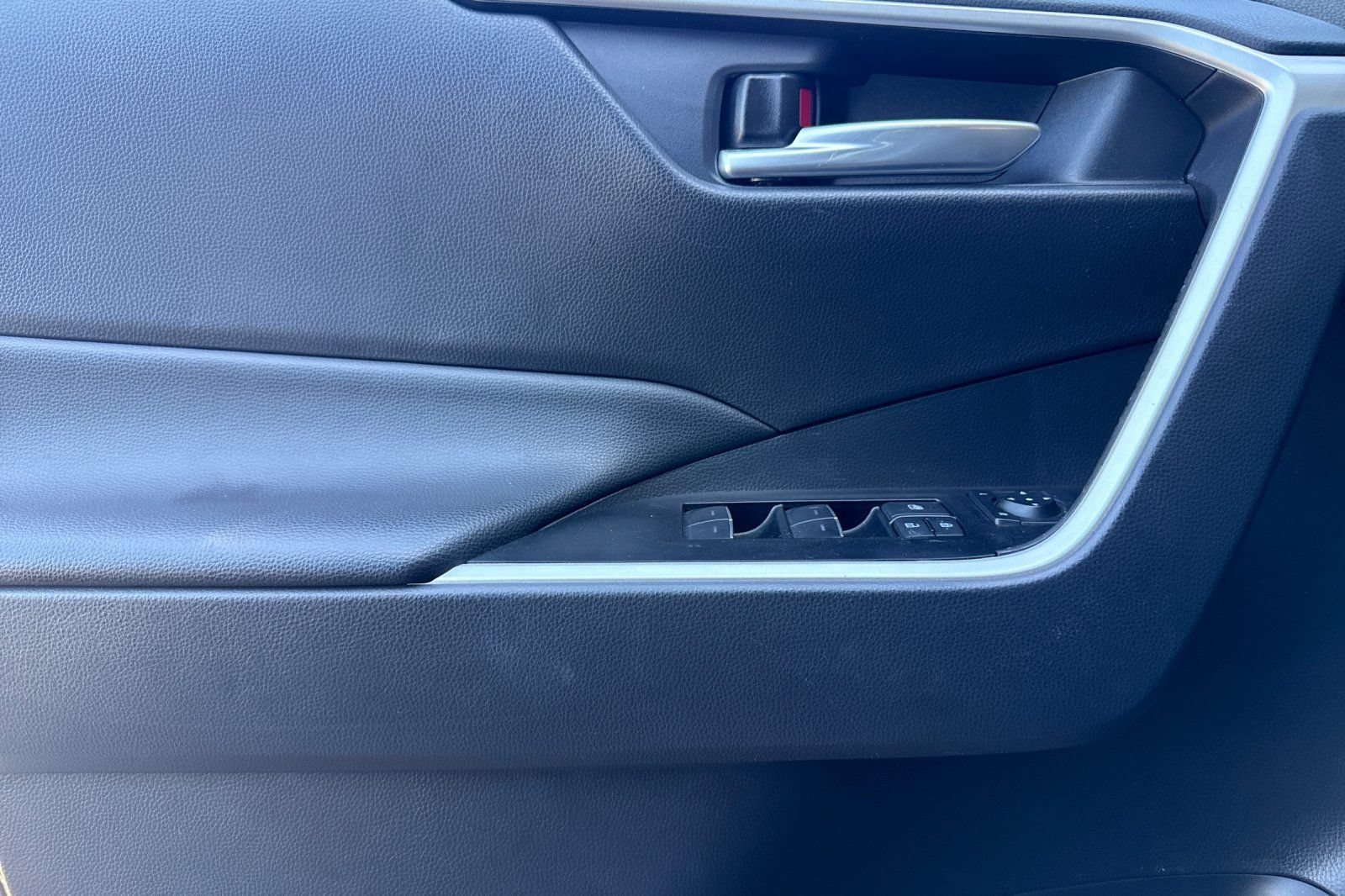 Certified 2025 Toyota RAV4 XLE AWD/4WD image 12