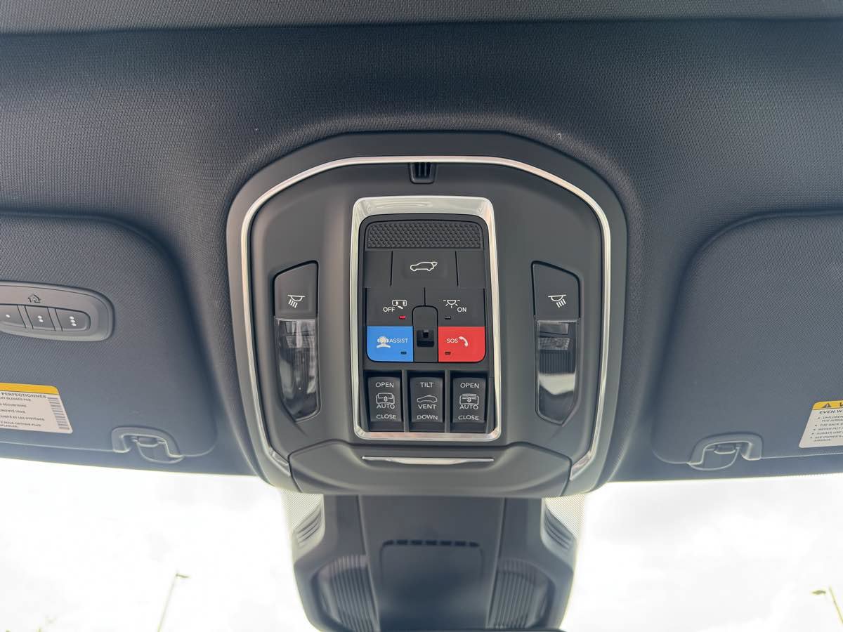 Used 2026 Jeep Cherokee Overland w/ Trailer Tow Group AWD/4WD image 25