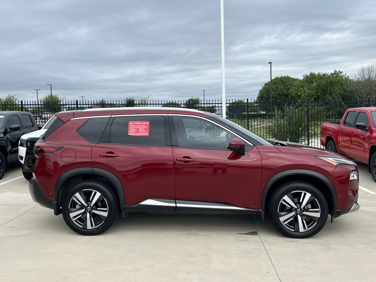 Used 2023 Nissan Rogue Platinum w/ Platinum Premium Package FWD image 3