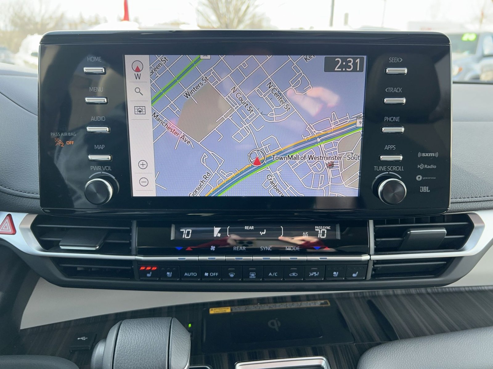 Used 2024 Toyota Sienna Limited image 20