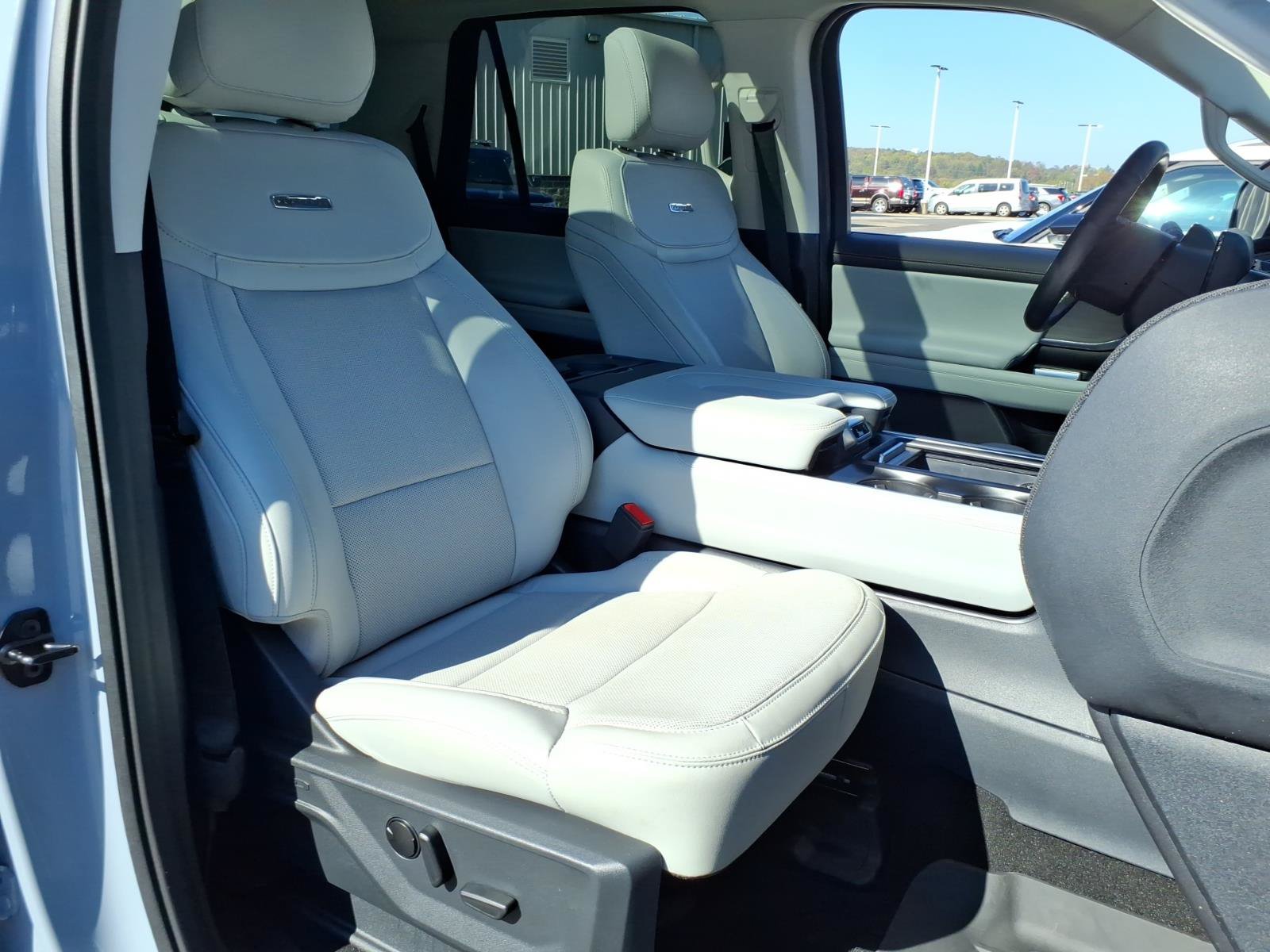 Used 2025 Ford Expedition Platinum AWD/4WD image 8