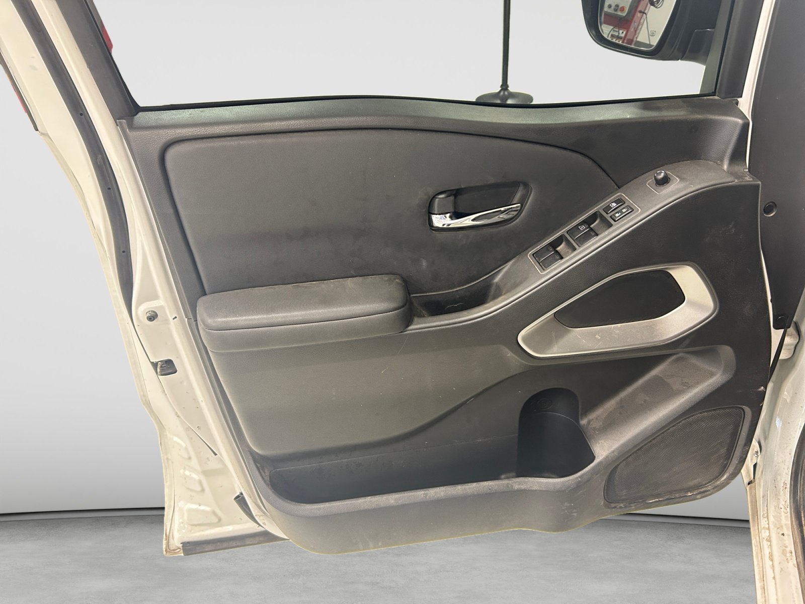 Used 2023 Nissan Frontier SV w/ SV Convenience Package RWD image 9