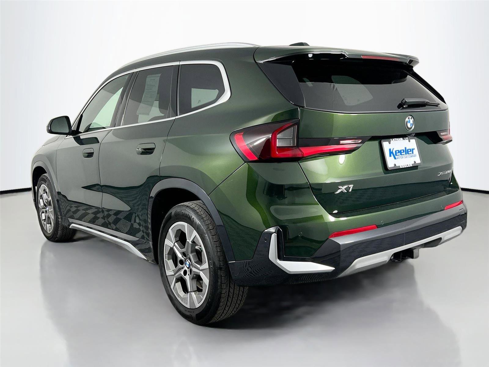 Certified 2025 BMW X1 xDrive28i w/ Technology Package AWD/4WD image 4