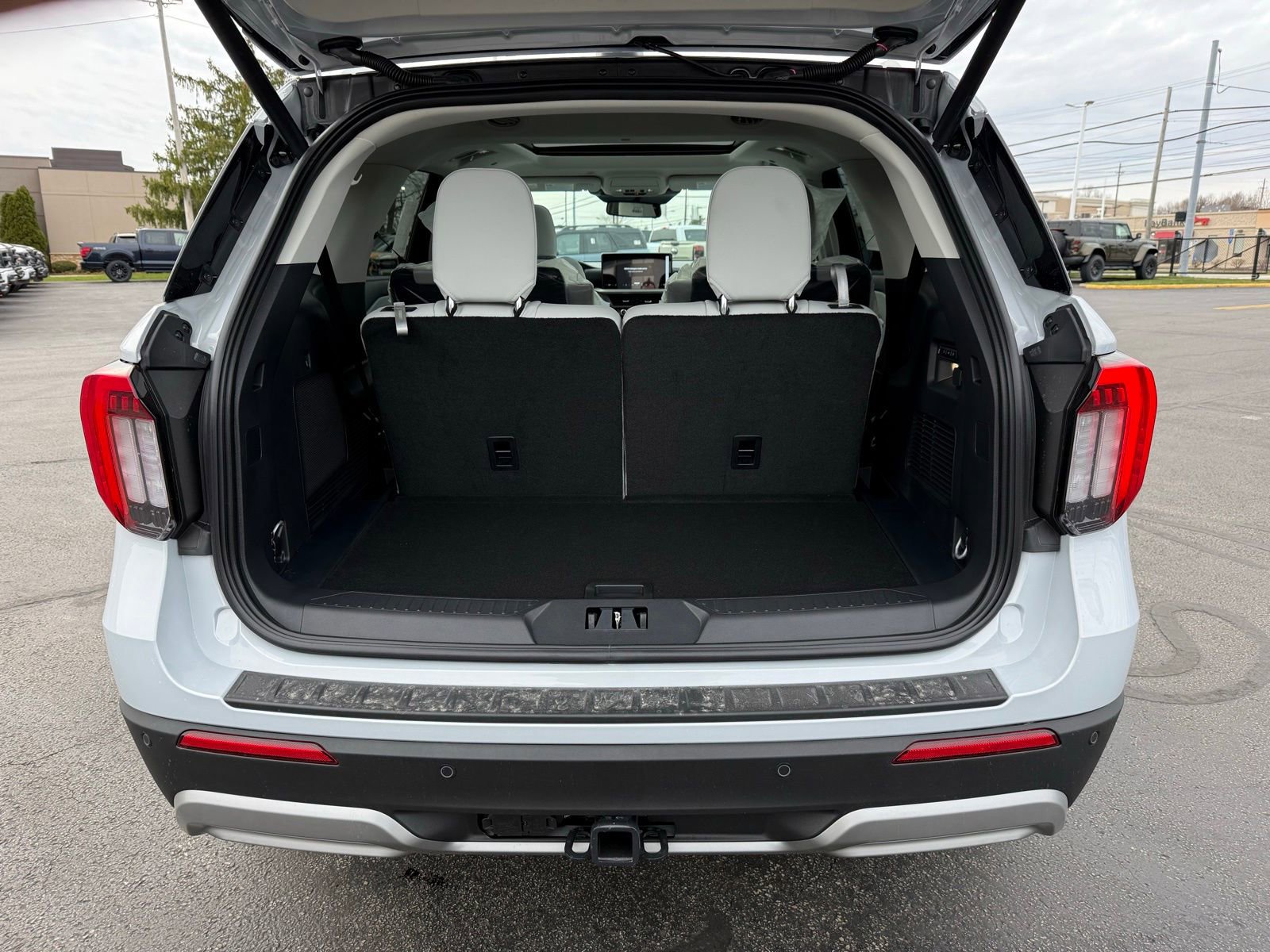 New 2026 Ford Explorer Platinum image 45