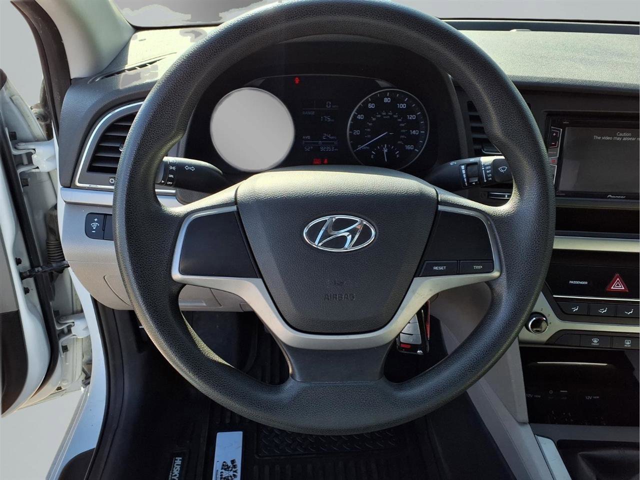 Used 2017 Hyundai Elantra SE image 5