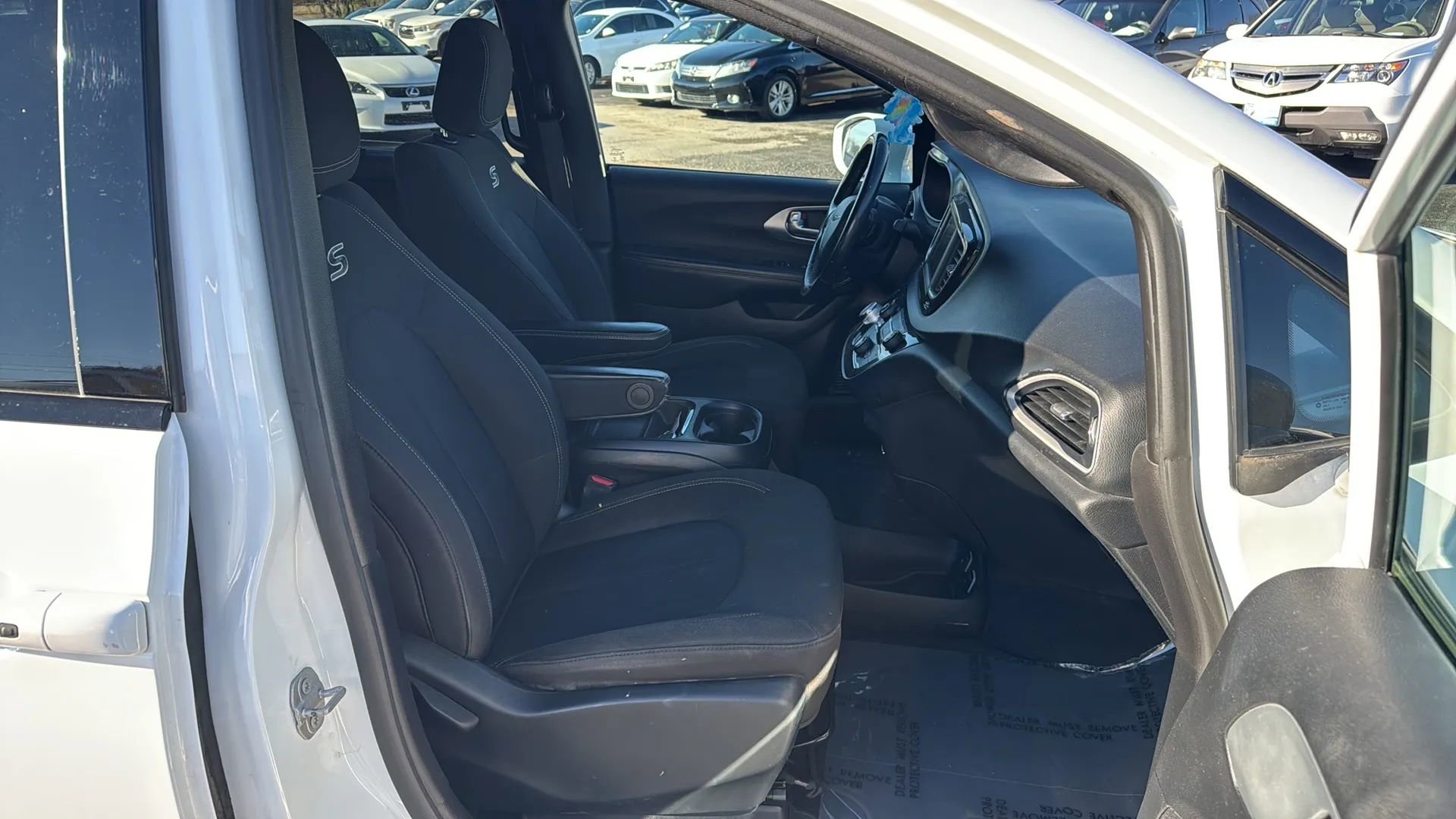 Used 2020 Chrysler Pacifica Touring w/ S Appearance Package FWD image 5