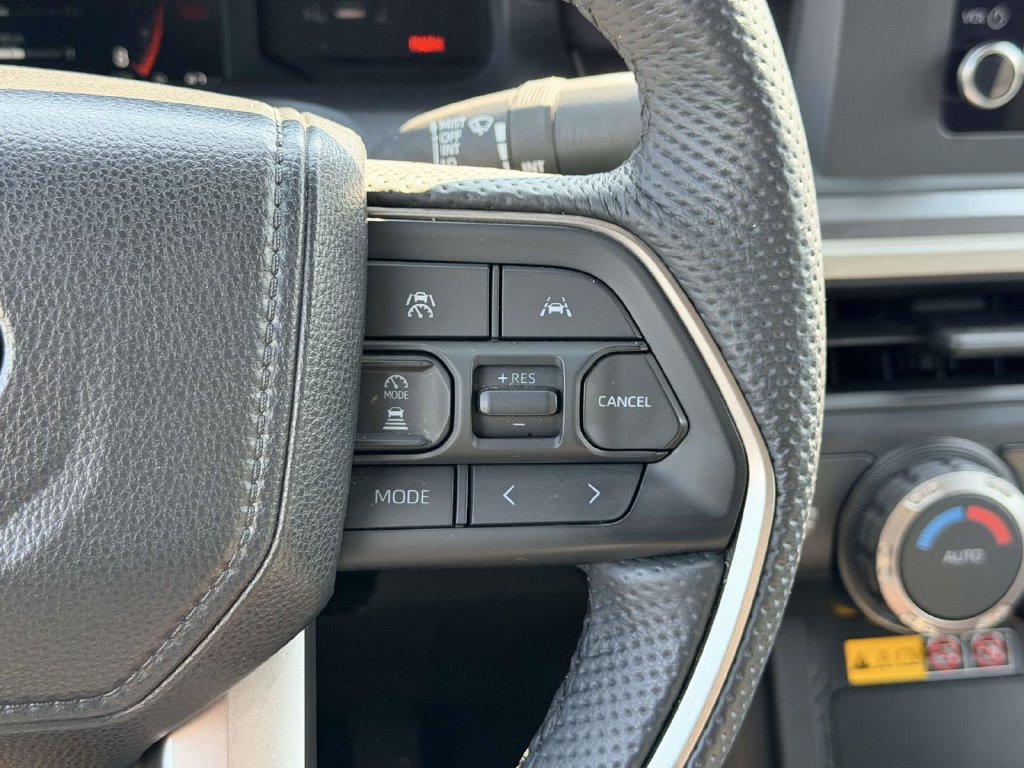 Used 2024 Toyota Tacoma SR5 AWD/4WD image 7