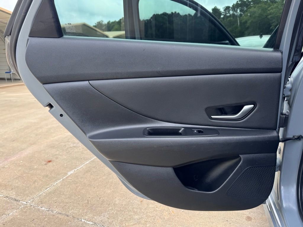Used 2021 Hyundai Elantra SEL w/ Convenience Package FWD image 18