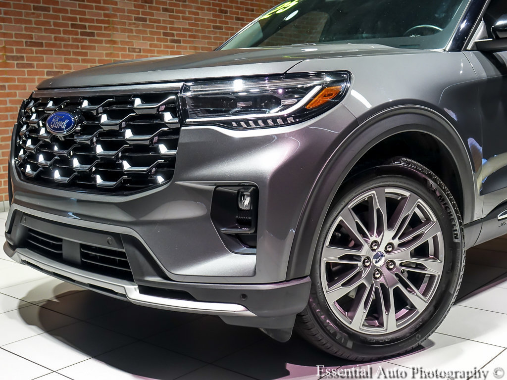 Used 2025 Ford Explorer Platinum AWD/4WD image 3
