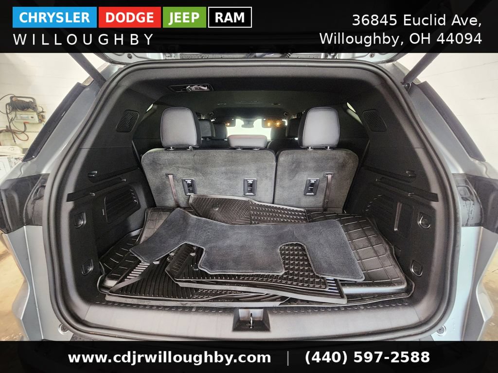 Used 2025 Chevrolet Traverse Z71 AWD/4WD image 31