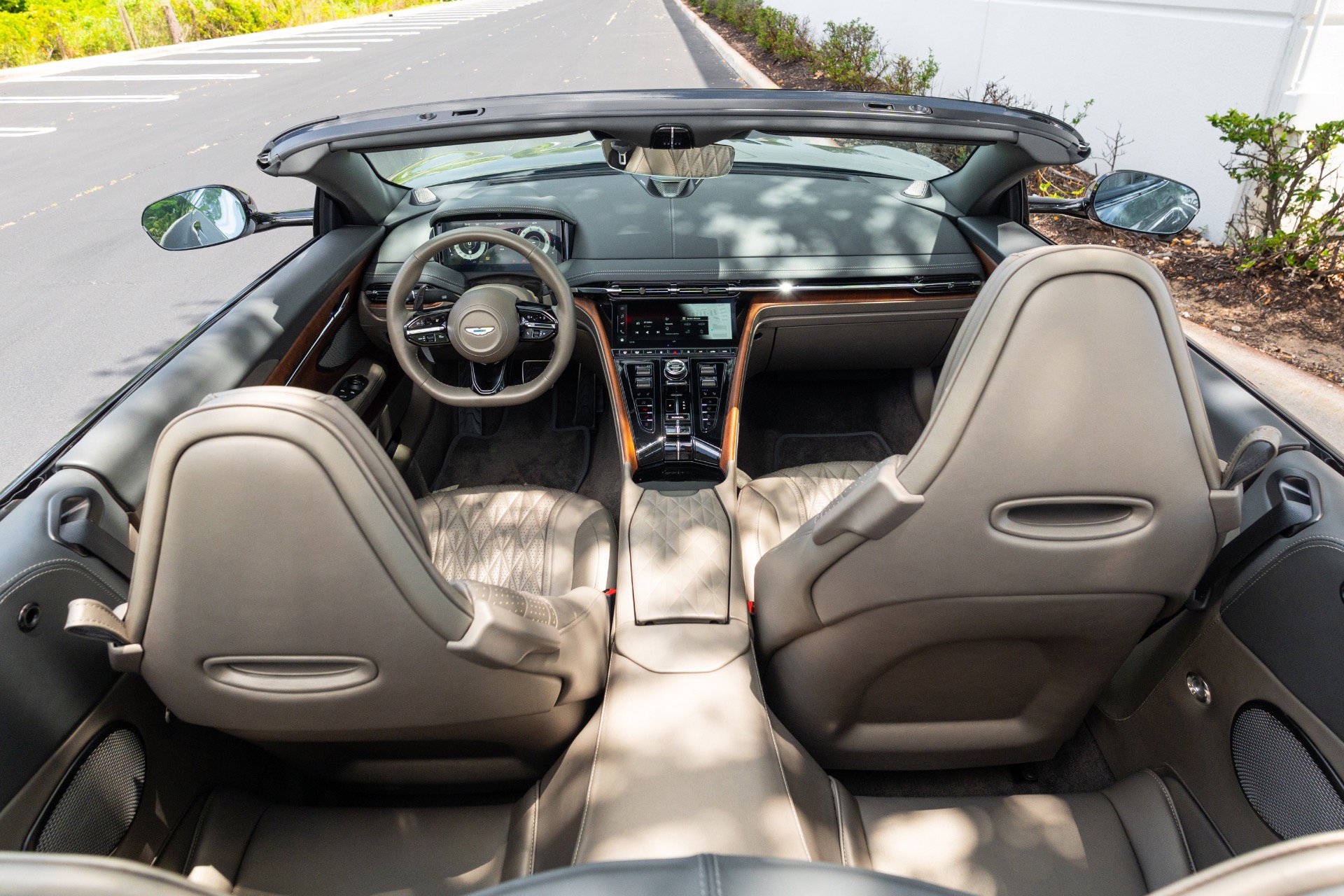 Used 2024 Aston Martin DB12 Convertible RWD image 73