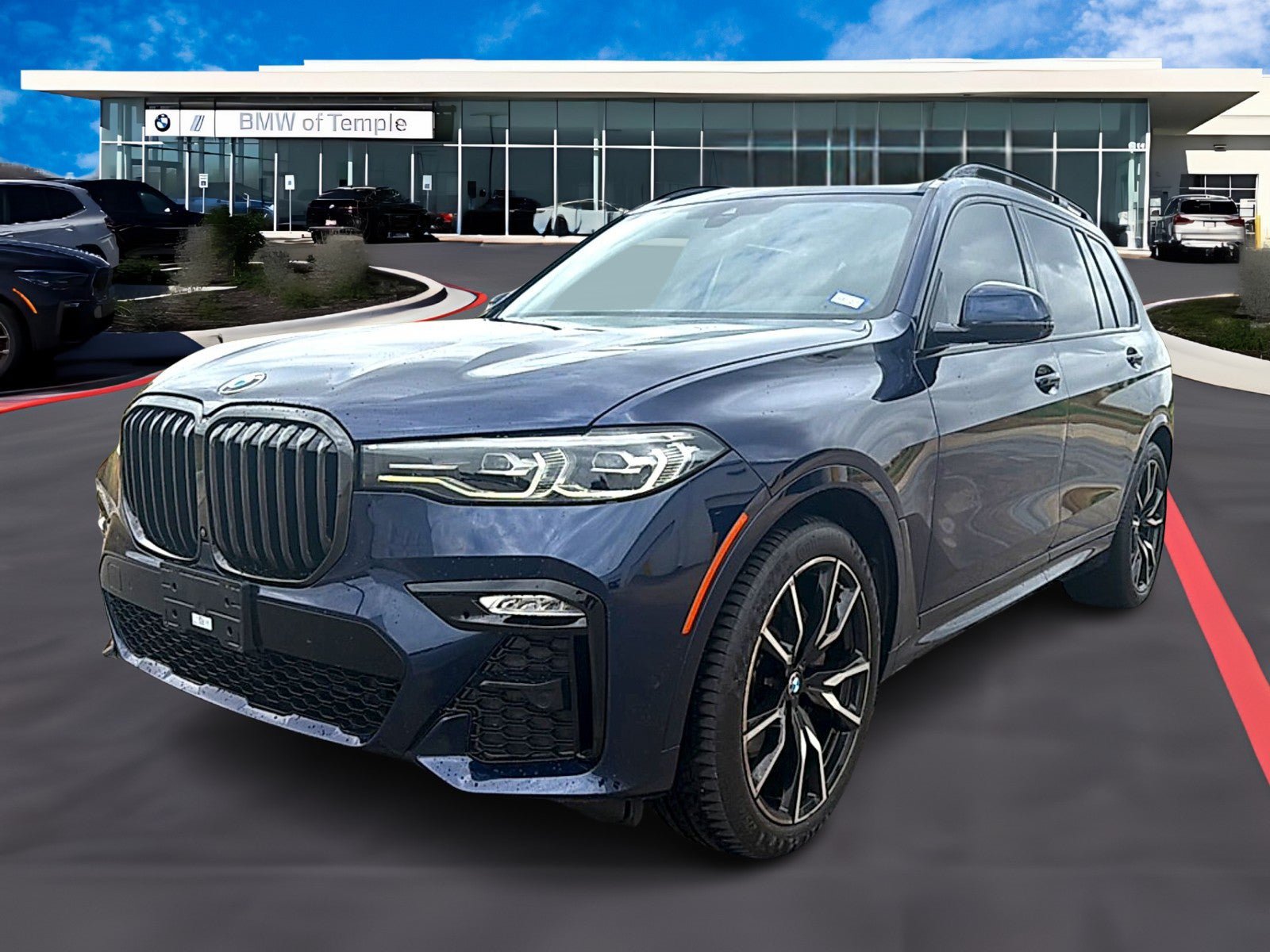 Used 2022 BMW X7 xDrive40i w/ M Sport Package AWD/4WD image 1