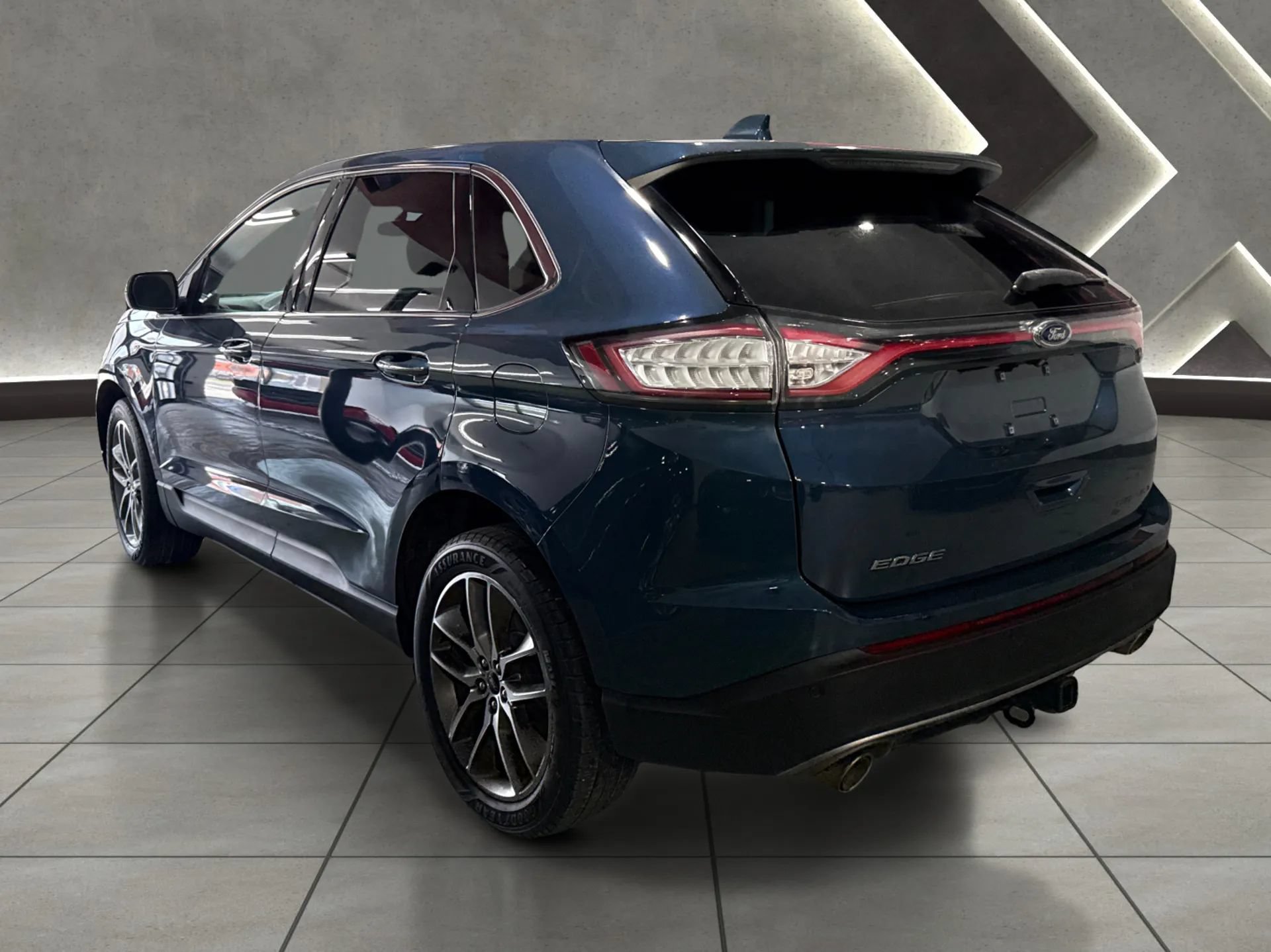 Used 2016 Ford Edge Titanium w/ Technology Package AWD/4WD image 5