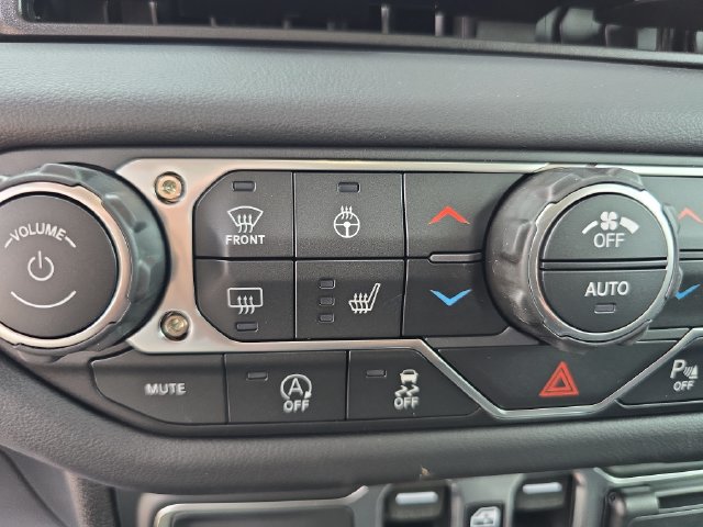 New 2026 Jeep Wrangler Unlimited Sahara w/ Safety Group AWD/4WD image 19