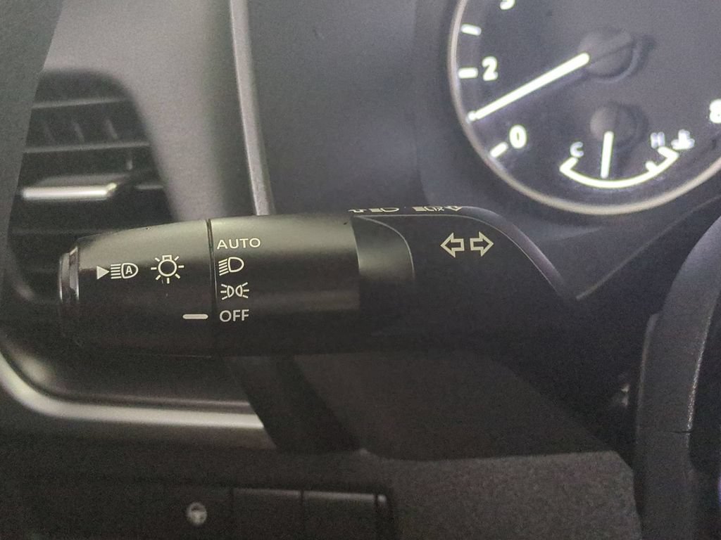 Used 2023 Nissan Rogue SV FWD image 28