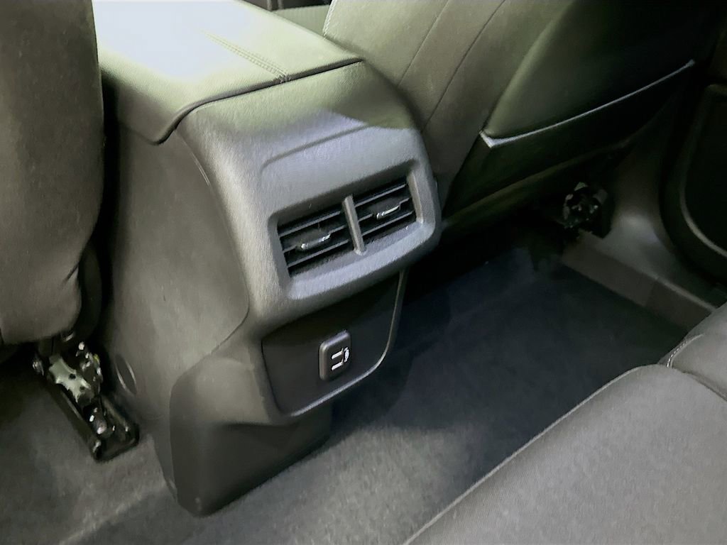 Used 2023 GMC Terrain SLE w/ Driver Convenience Package image 31