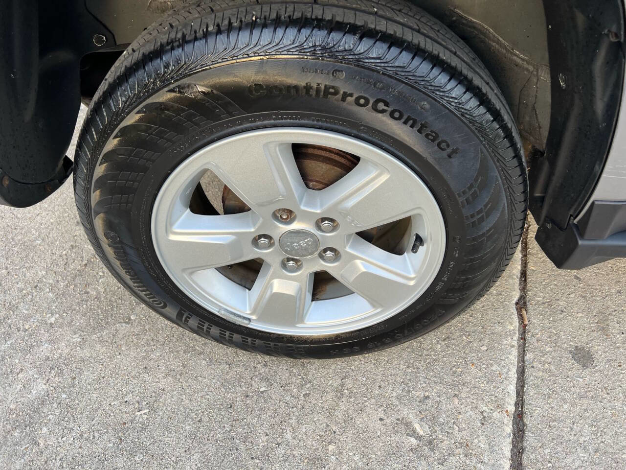 Used 2017 Jeep Compass Latitude image 41