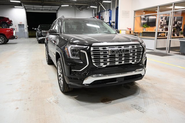 New 2026 GMC Terrain Denali w/ LPO, Black Badging Package image 3