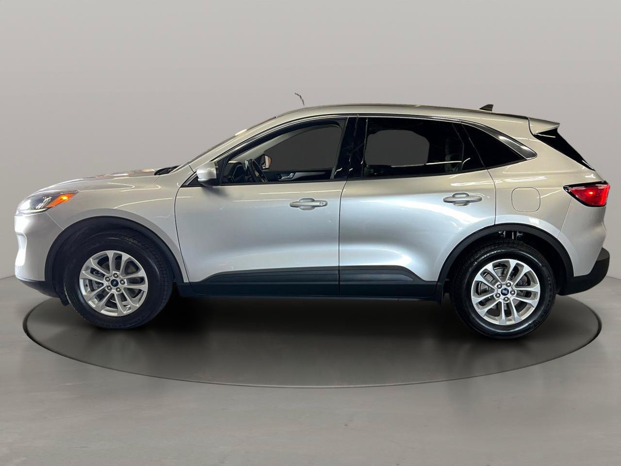 Used 2020 Ford Escape SE FWD image 3