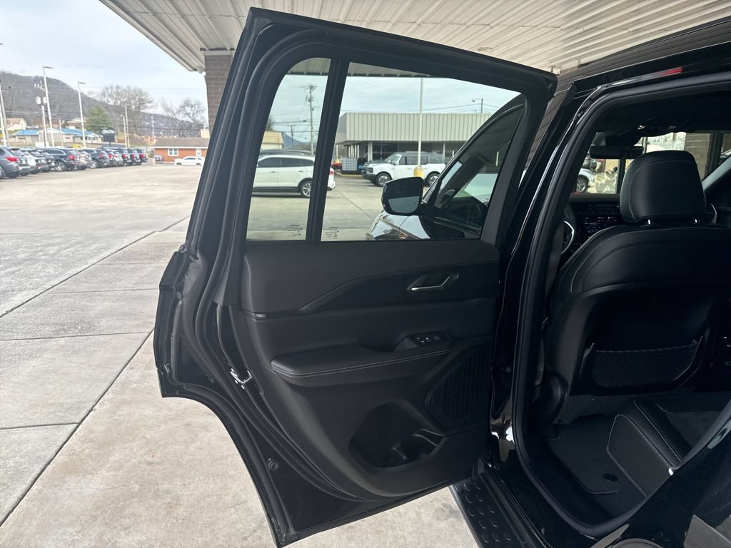 New 2025 Jeep Grand Cherokee 4WD image 17