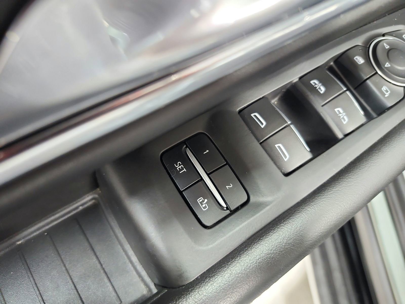 Used 2023 Chevrolet Suburban Premier AWD/4WD image 21