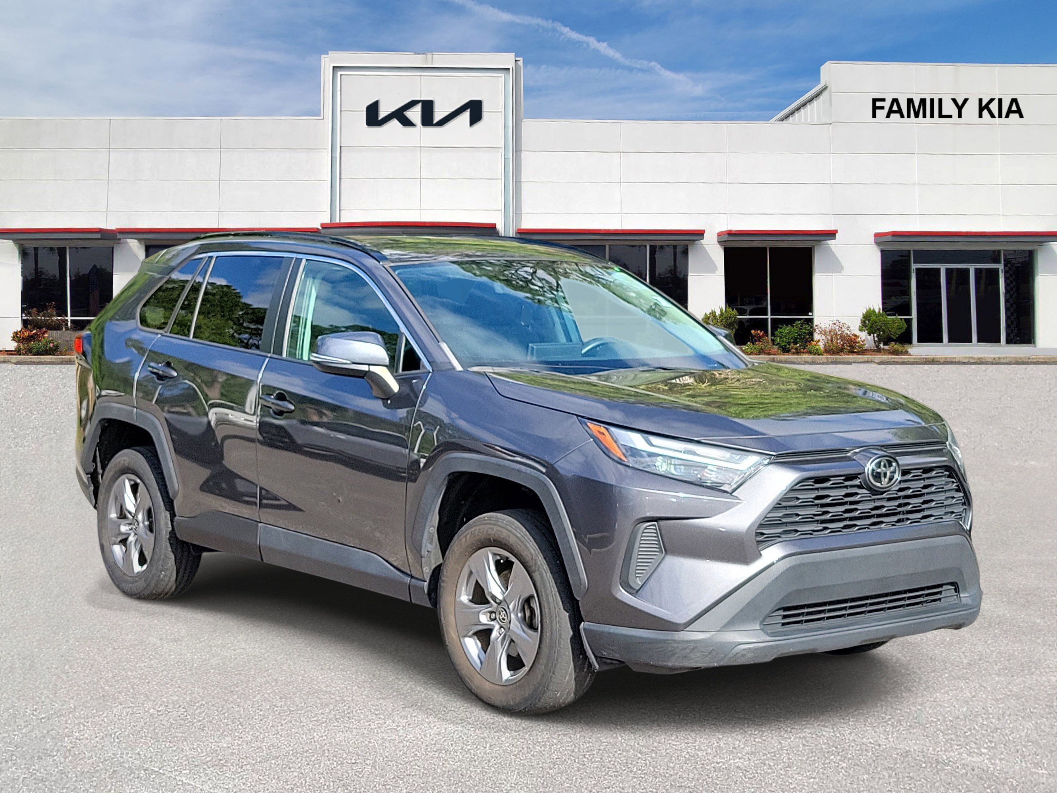 Used 2022 Toyota RAV4 XLE FWD image 1