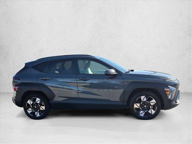 Used 2025 Hyundai Kona SEL FWD image 4