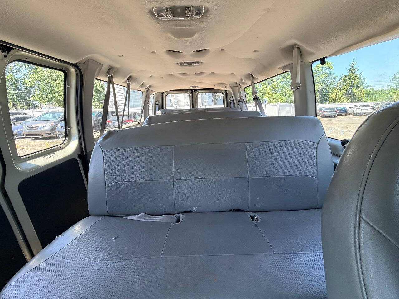 Used 2006 Ford E-350 and Econoline 350 XL RWD image 50